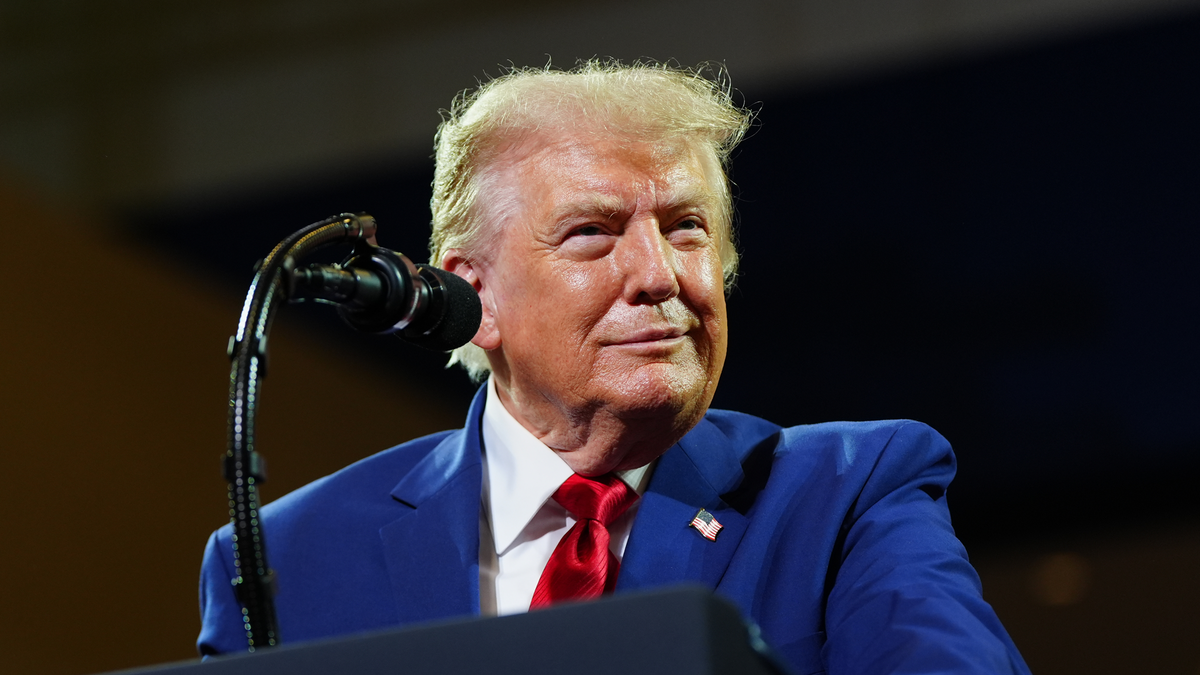 Ông Trump: Tôi đang cân nhắc tập kích lớn chưa từng thấy vào Iran