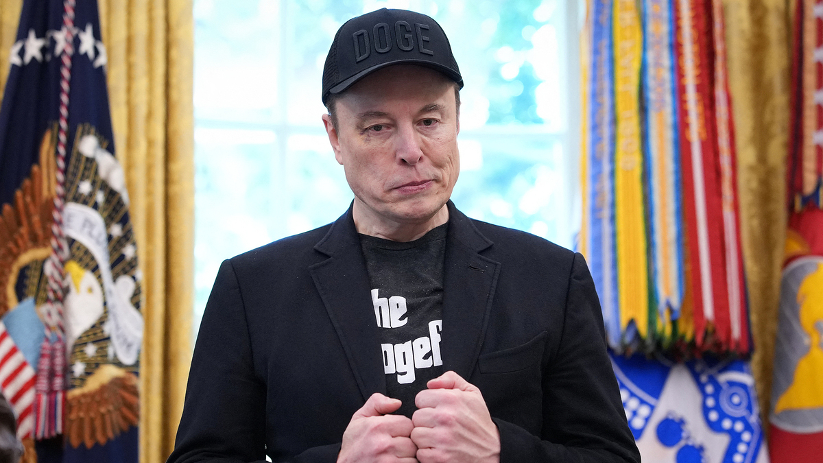 Elon Musk thừa nhận đã lún quá sâu vào chính trị