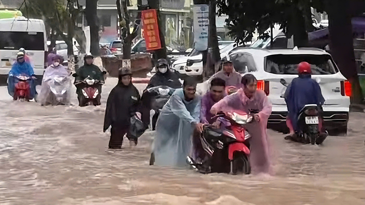 Phú Quốc ngập sâu sau mưa lớn