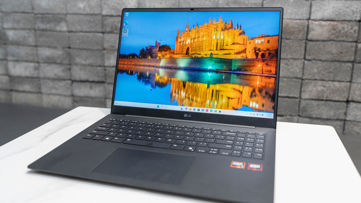 LG gram Pro AI - laptop 16 inch siêu mỏng nhẹ