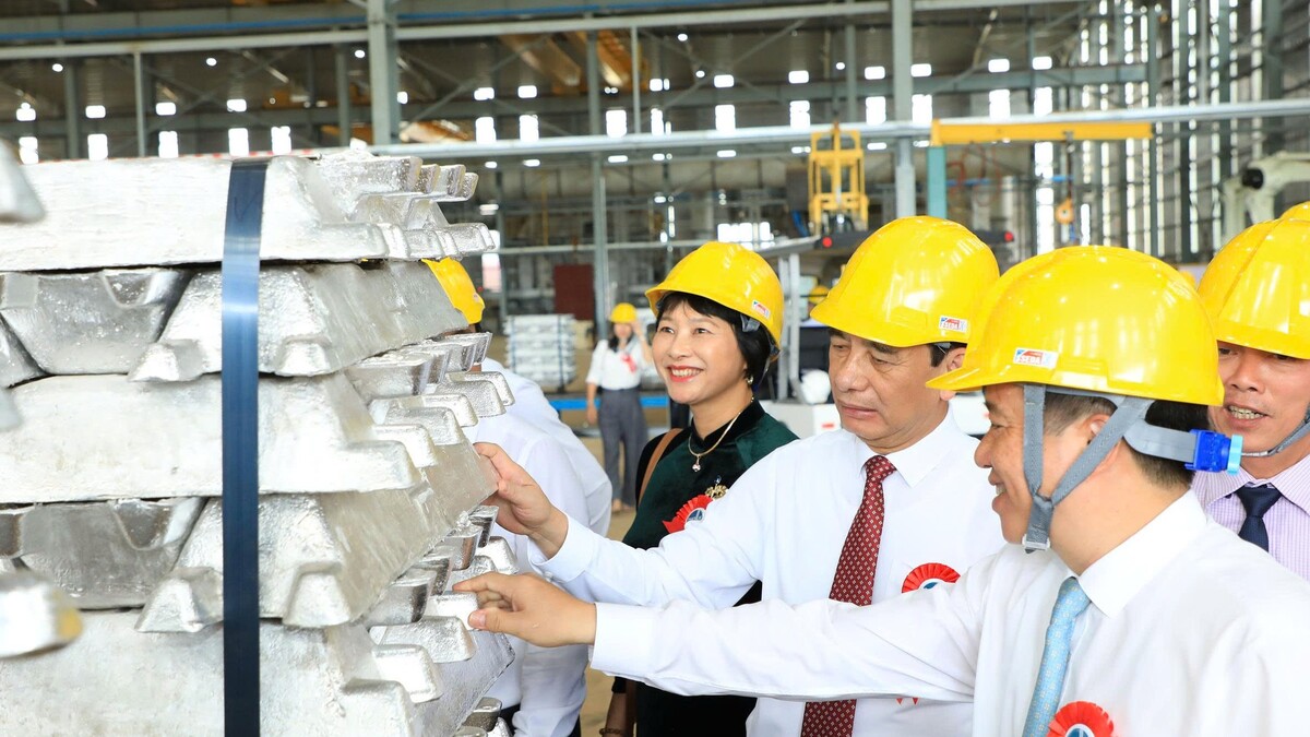 Việt Nam ra lò sản phẩm nhôm thỏi đầu tiên