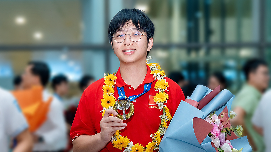 Thủ khoa kép giành 'cú đúp' huy chương vàng Olympic Hóa quốc tế