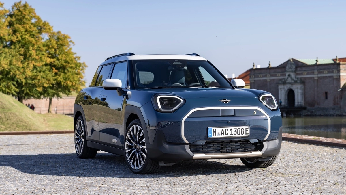 Mini Aceman - xe điện nhỏ gọn giá 2,419 tỷ đồng