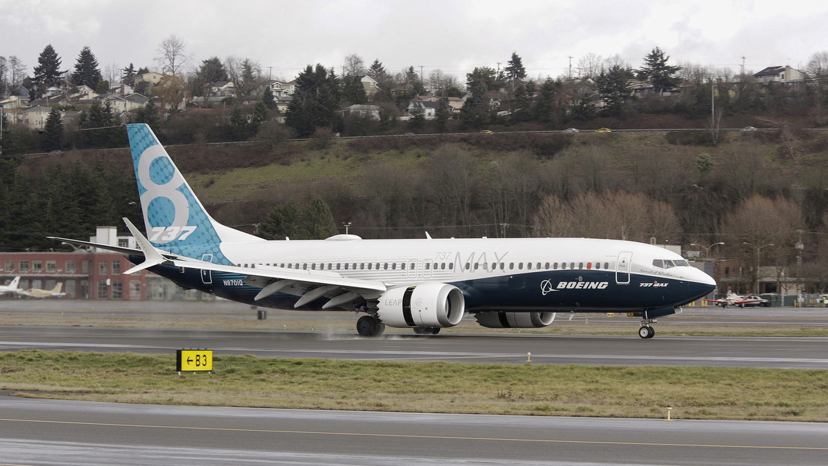 Mỹ dự định rà soát hàng trăm máy bay Boeing 737 MAX vì lắp ghế sai cách