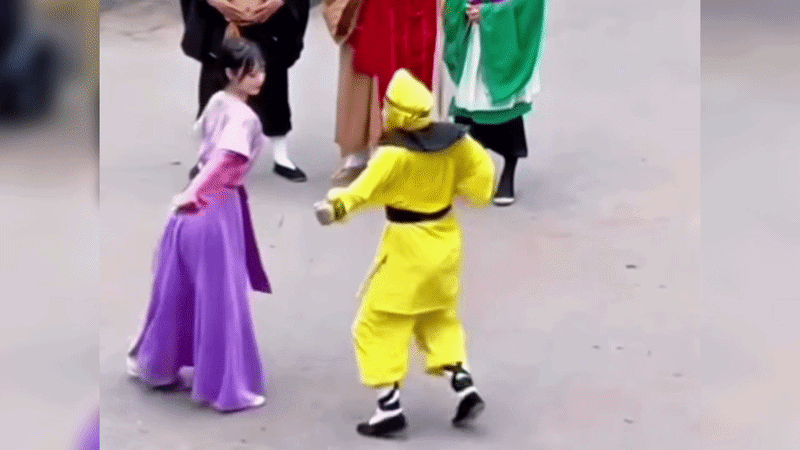 Tôn Ngộ Không nhảy múa cùng Bạch Cốt Tinh