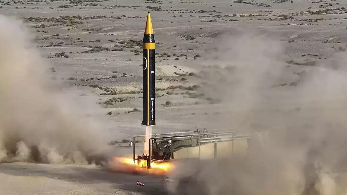 Iran 'bất ngờ tập kích tên lửa đạn đạo' nhằm vào căn cứ Mỹ