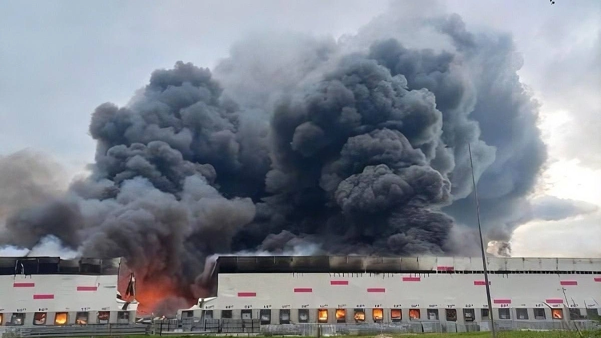 Lý do Ukraine liên tục tập kích kho hàng 'Amazon của Nga'