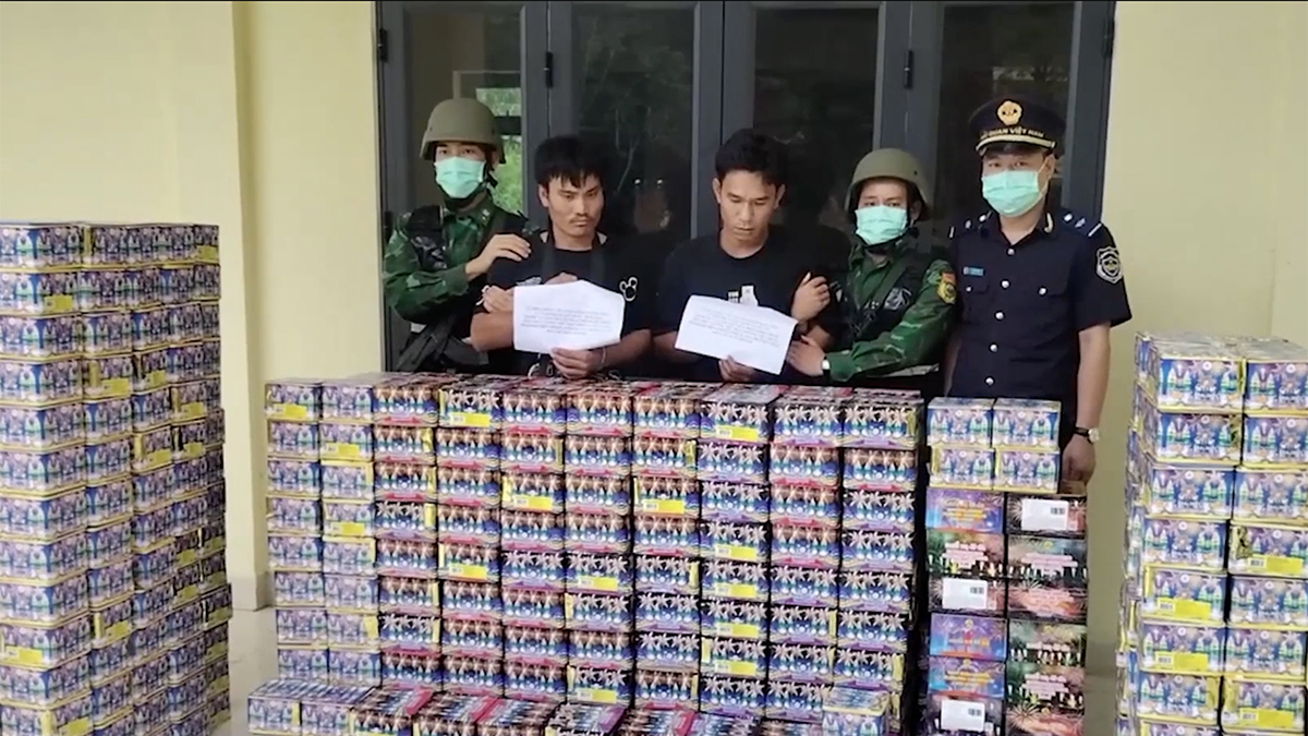 Chở hơn 600 kg pháo hoa nổ trên xe đầu kéo