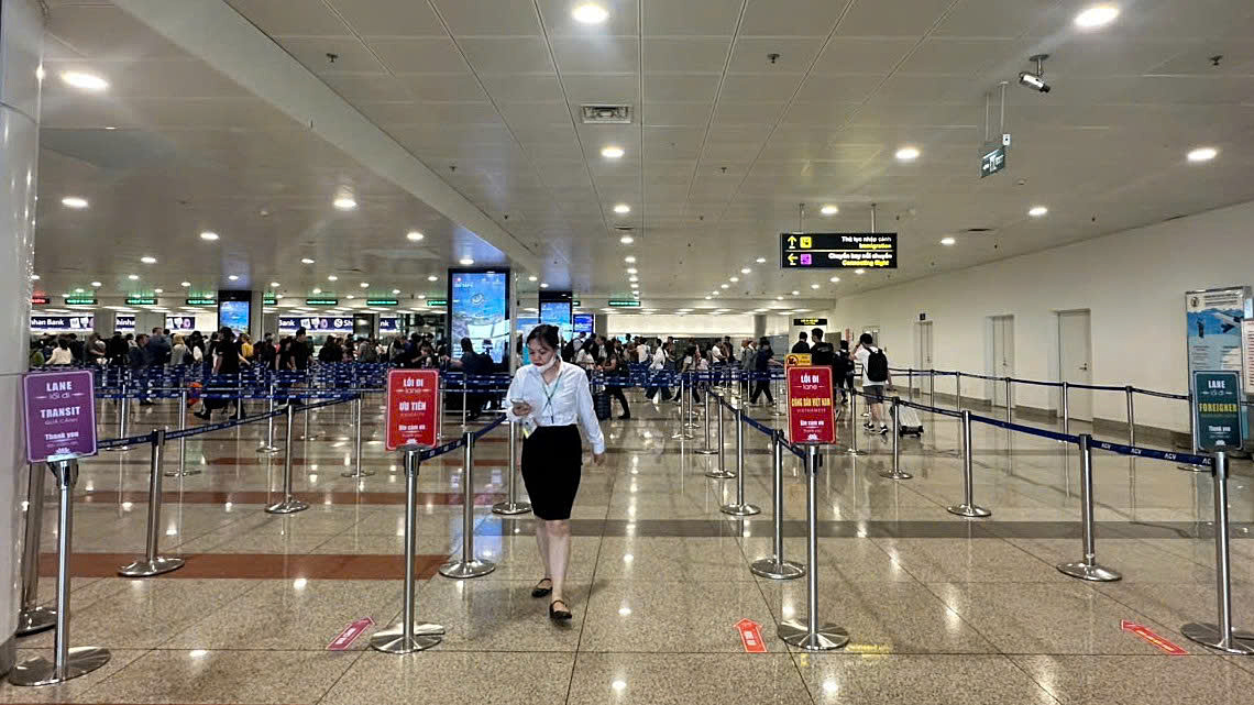 Khách Việt có làn nhập cảnh riêng tại sân bay Nội Bài