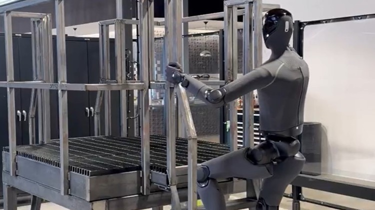 Robot hình người tự trèo thang