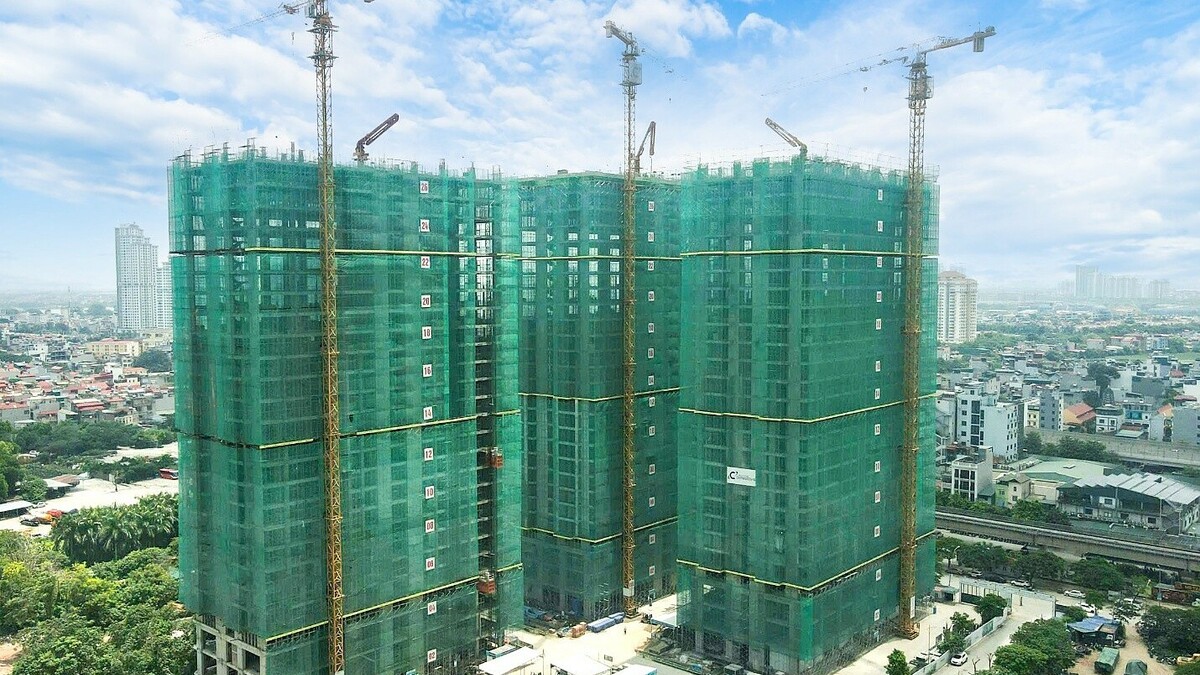 Tổ hợp căn hộ Jade Square cất nóc vượt tiến độ