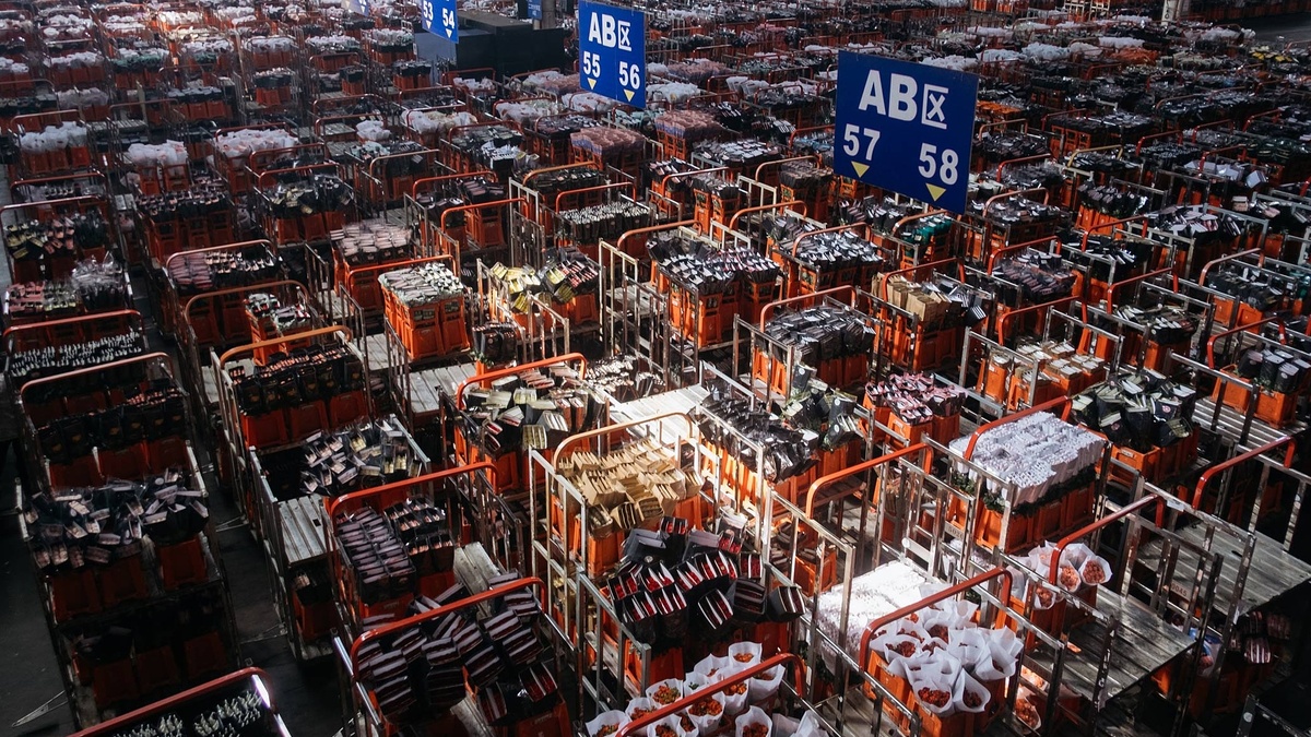 Sức mạnh logistics Trung Quốc qua bó hồng 14 tệ freeship 2.000 km