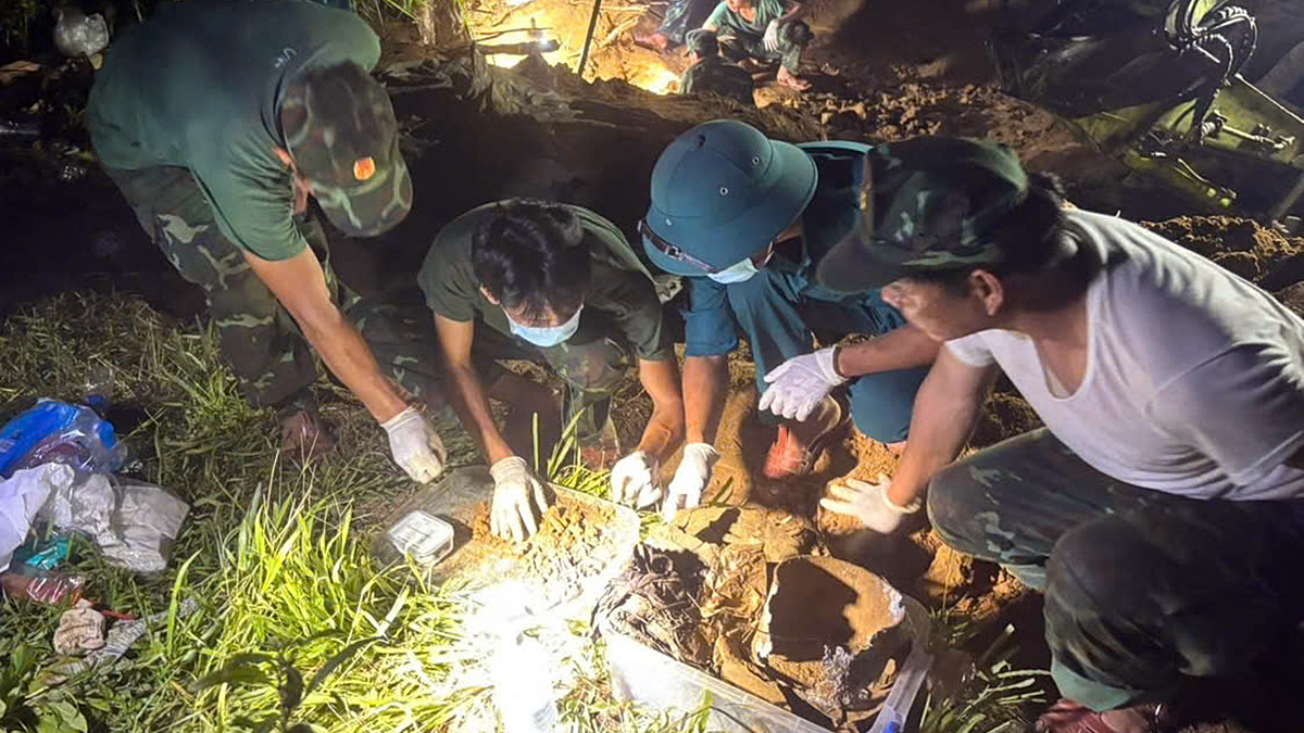 Phát hiện di vật, đoạn xương nghi của liệt sĩ trong hầm