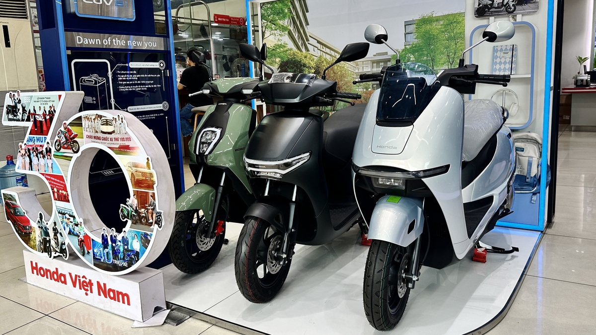 Honda UC3 khan hàng tại đại lý