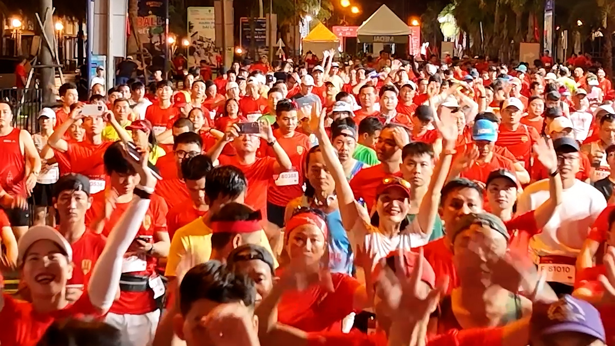 Nhìn lại hình ảnh giải chạy ngành công an dọc biển Phan Thiết