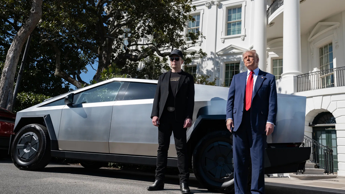 Ông Trump gọi nỗi lo hết pin của người đi xe điện là 'căn bệnh'