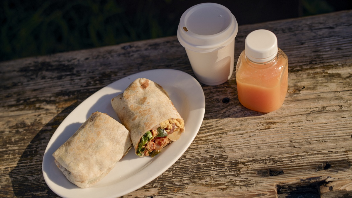 Tranh cãi giá bánh burrito thổi bùng 'nội chiến' MAGA