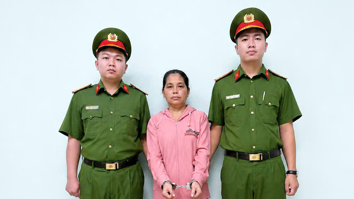 Bảo mẫu 'bật dây thun vào lòng bàn chân trẻ' ở TP HCM bị bắt