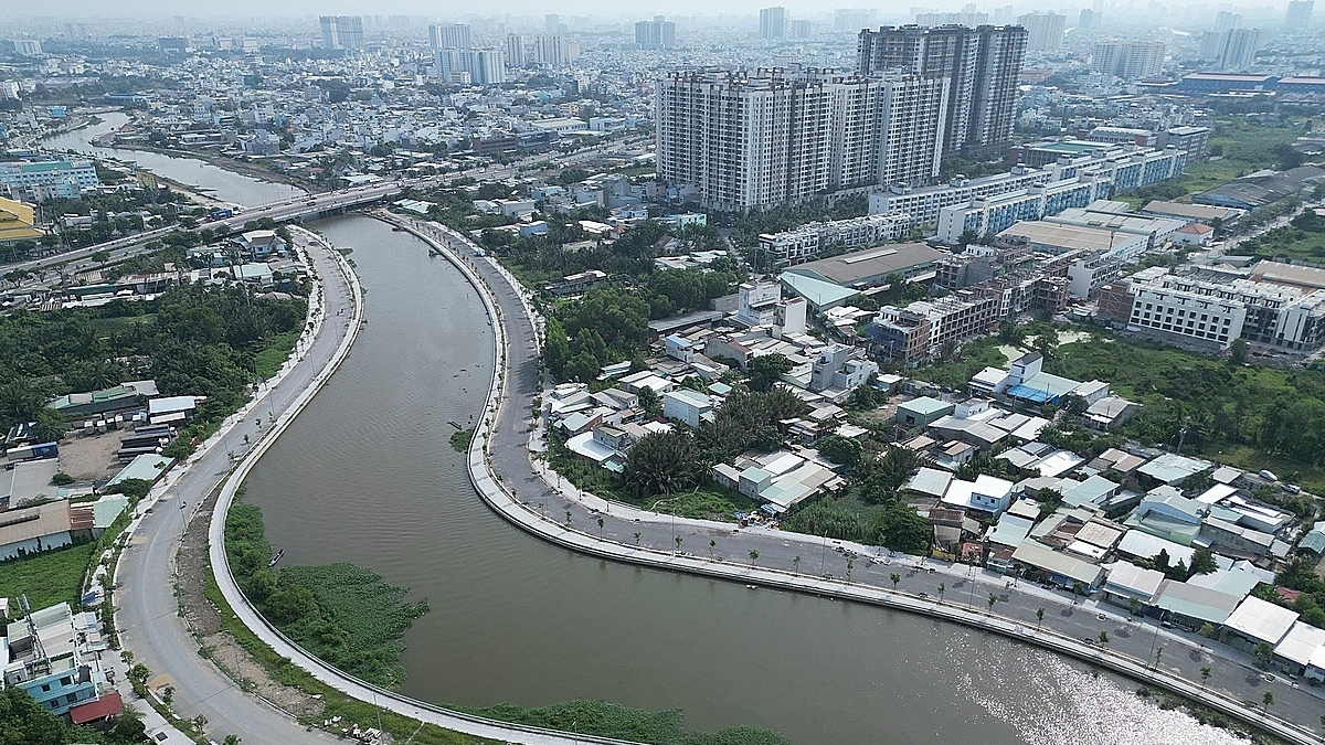 Ba triệu m3 bùn nạo vét ở kênh dài nhất TP HCM không có nơi đổ