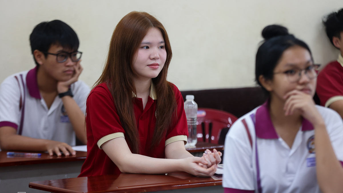 Điểm chuẩn Đại học Kinh tế - Tài chính TP HCM bằng mức sàn