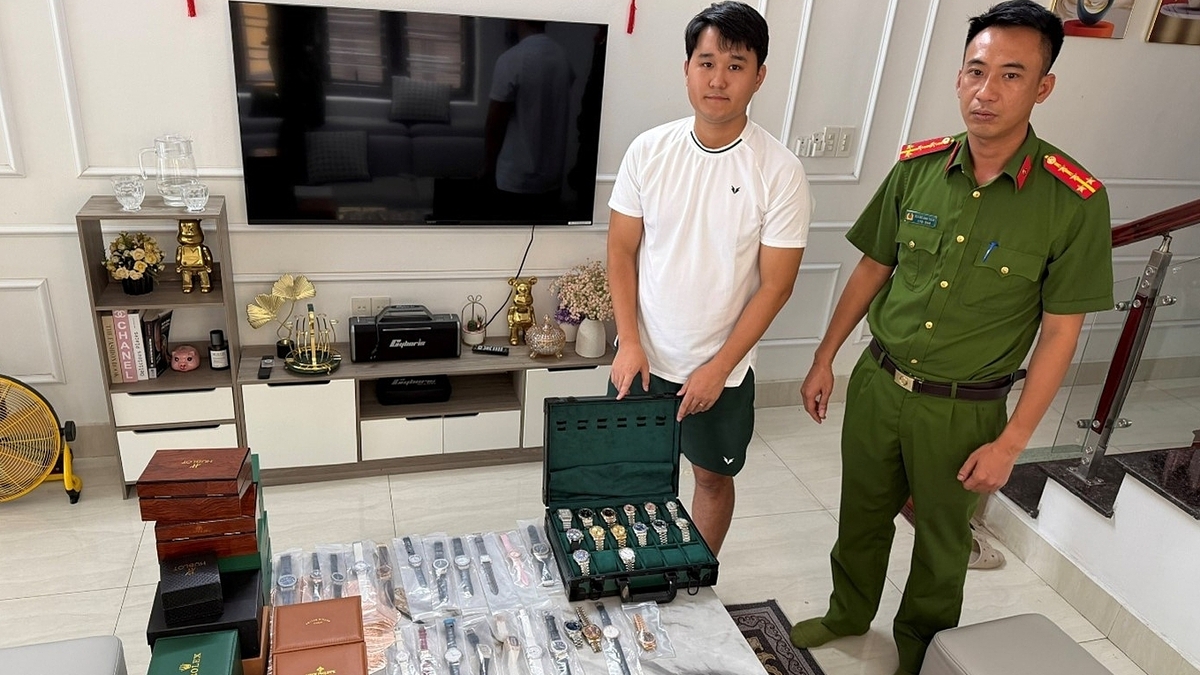 Người bán 56 đồng hồ giả bị khởi tố