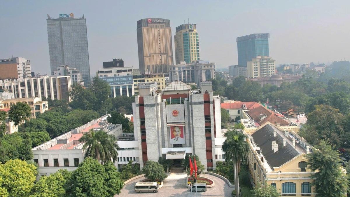 Hà Nội xem xét miễn nhiệm chức vụ ủy viên UBND với 11 người đứng đầu sở, ngành