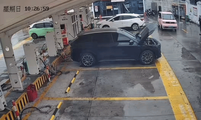 Ôtô điện tự cháy, phát nổ khi không sạc