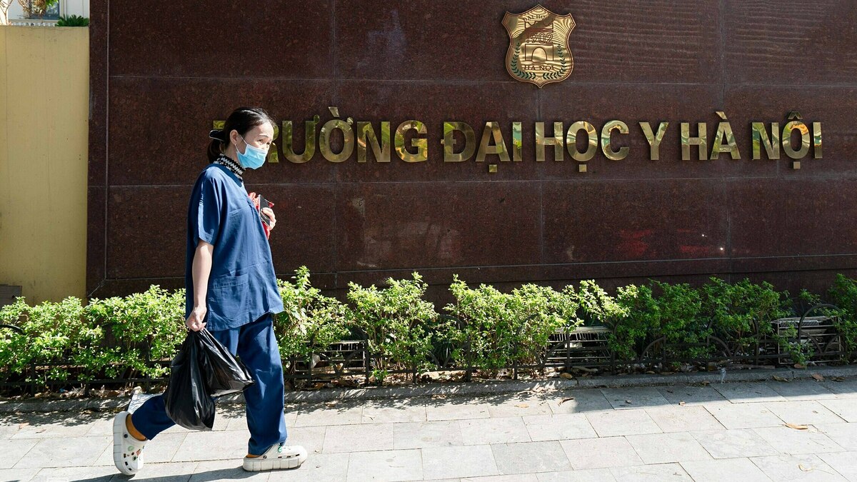 Y Hà Nội kỷ luật hai sinh viên dọa 'lấy trật ven' bệnh nhân
