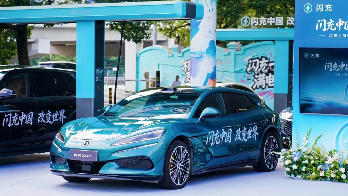 Cửa hàng xăng 'thay máu' thành trạm sạc siêu nhanh