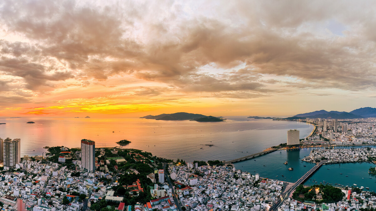 Trải nghiệm chạy bộ đón bình minh bên vịnh biển Nha Trang