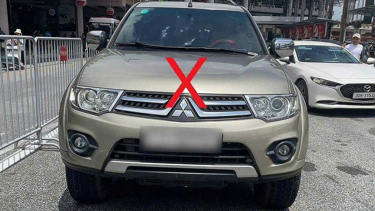 Xử lý hàng chục 'cò mồi' chèo kéo khách tại sân bay Nội Bài