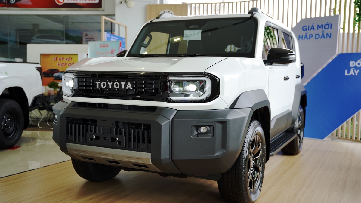 Toyota Land Cruiser FJ khan hàng, đội giá tại đại lý