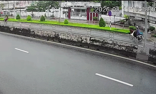 Người đi xe máy trượt ngã gây tai nạn liên hoàn
