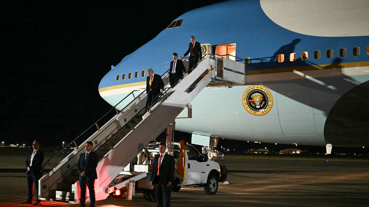 Phút sinh tử buộc Mật vụ Mỹ sơ tán ông Trump khỏi chuyên cơ