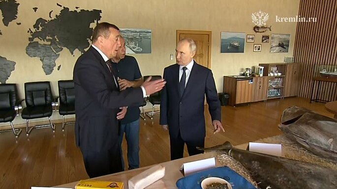 Ông Putin lần đầu thăm quần đảo tranh chấp với Nhật