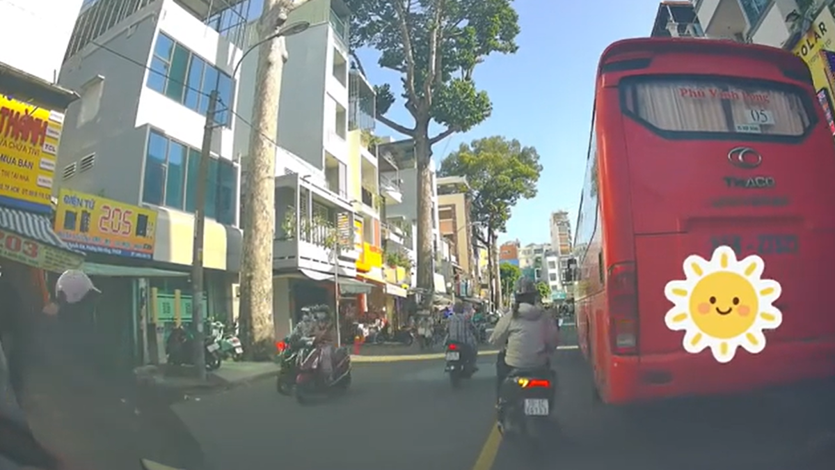 Lấn làn tránh xe đỗ chắn lối có bị phạt?