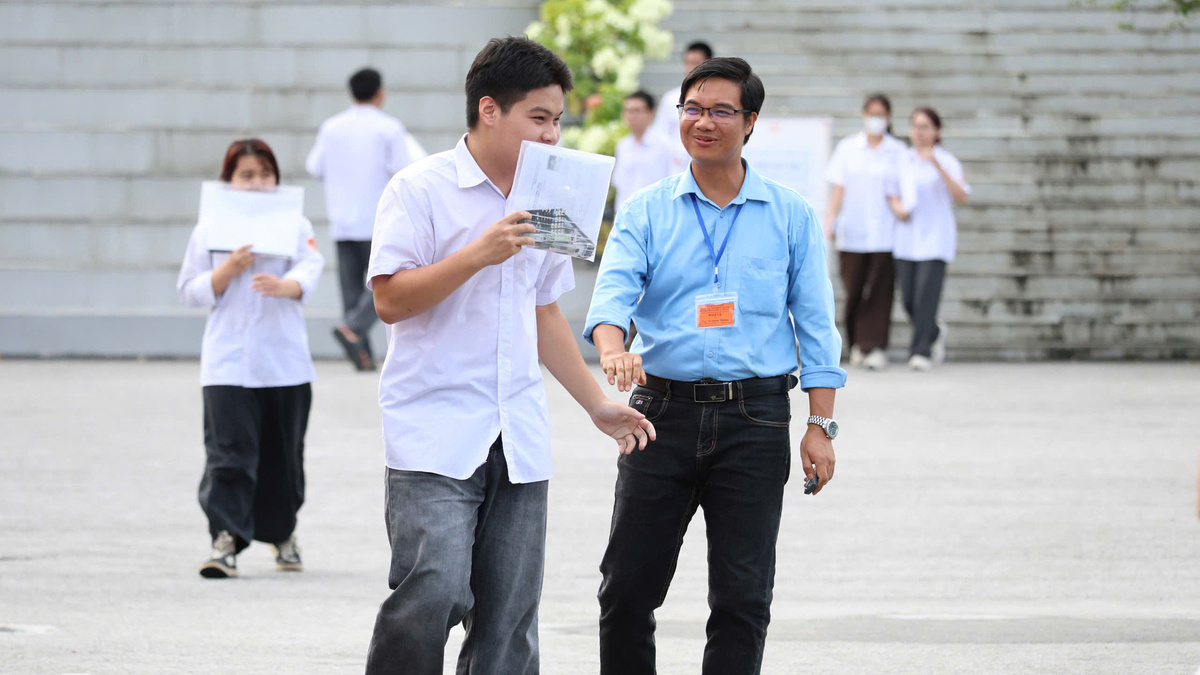Đề Toán thi lại ở chuyên Tuyên Quang 'khó tương đương' đợt 1