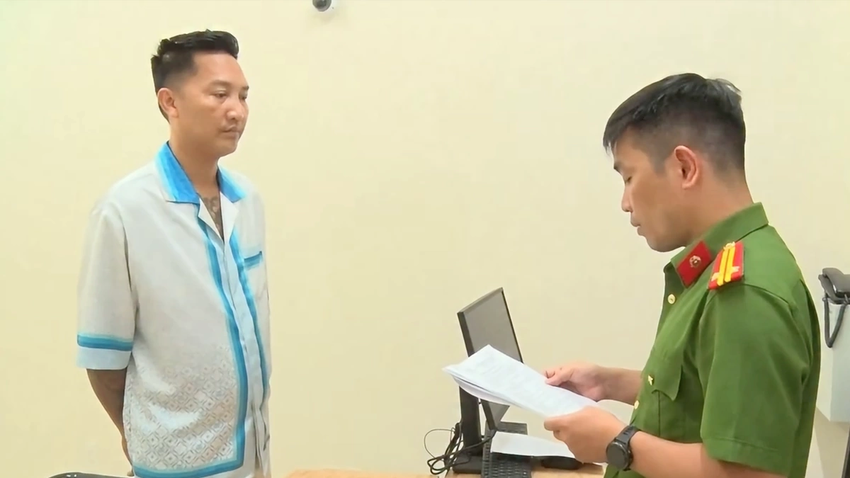 Huấn Hoa Hồng nghe lệnh bắt, nghi dùng sai hàng chục tỷ đồng tiền từ thiện