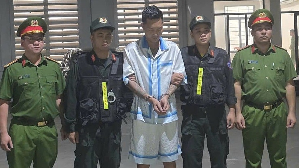 Vì sao Huấn Hoa Hồng bị bắt?
