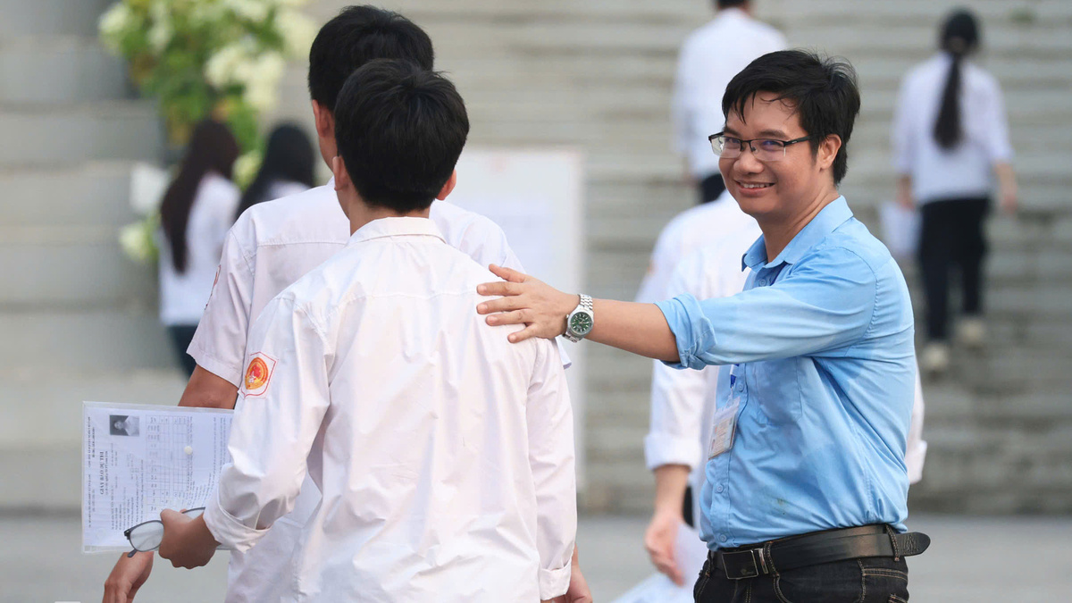 326 thí sinh chuyên Tuyên Quang kết thúc kỳ thi lại tốt nghiệp