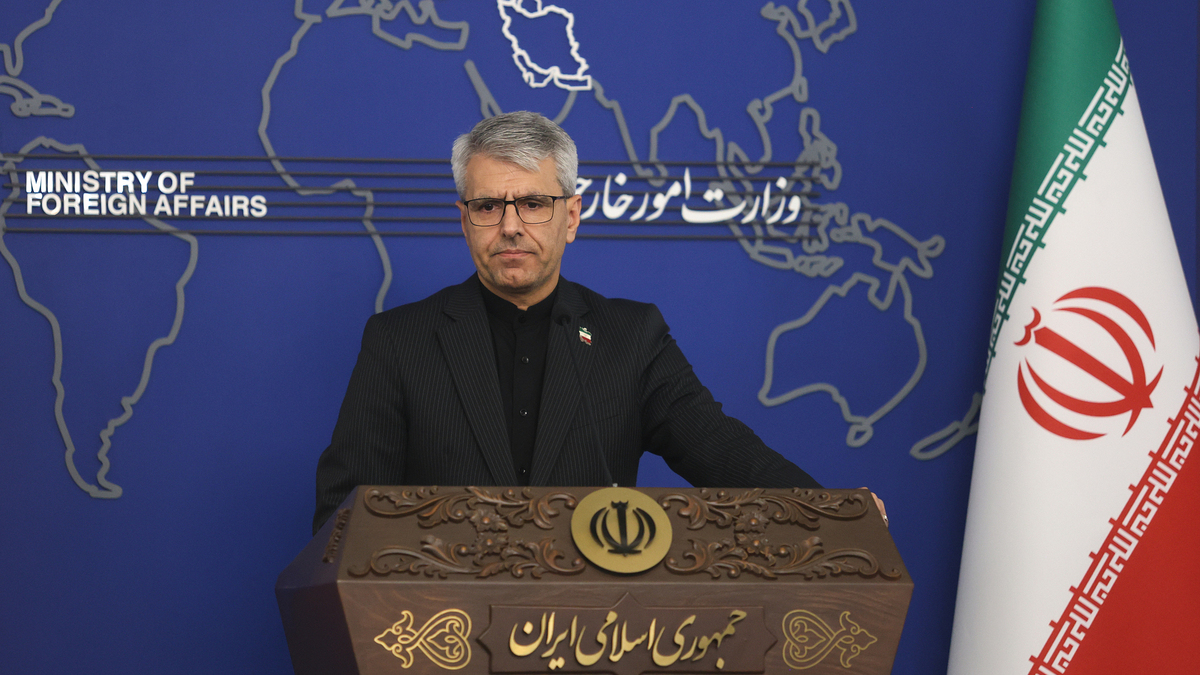 Iran 'cấm cửa' hai nhân viên đại sứ quán Pháp