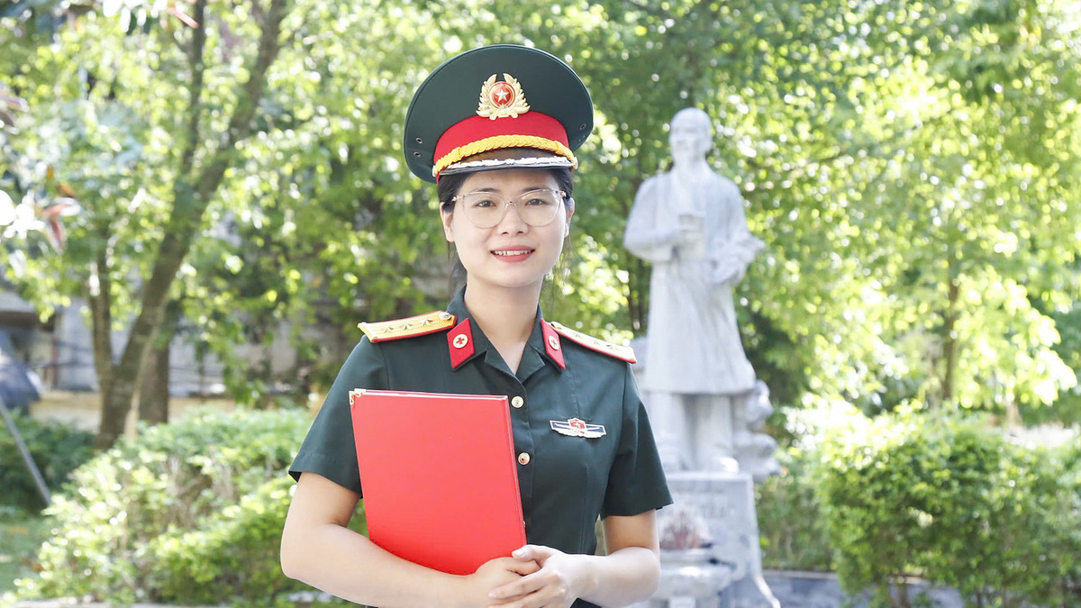 Cô gái 'vừa đủ điểm đỗ' tốt nghiệp thủ khoa bác sĩ nội trú Quân y
