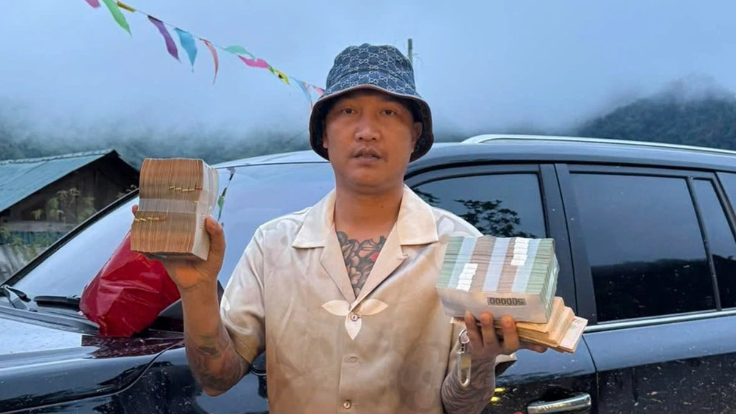 Ai mua 300 tỷ đồng nước hoa của Huấn Hoa Hồng?