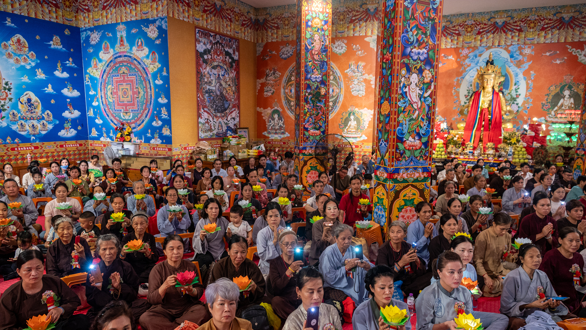 Đông nghịt người tham gia lễ Vu Lan tại Mandala Tây Thiên