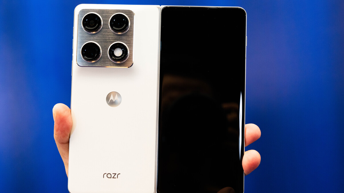 Motorola ra smartphone gập Rarz Fold, giá 48 triệu đồng