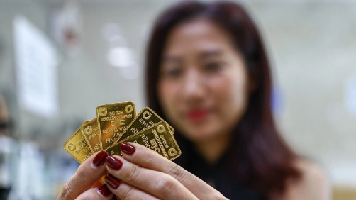 Vì sao giá vàng không lên nổi 15 triệu đồng dù thế giới vượt 4.500 USD?