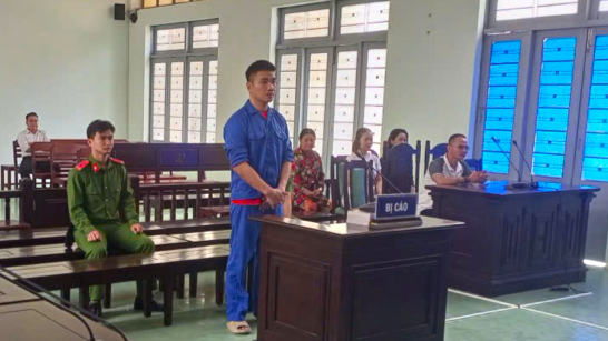 Tài xế ôtô kéo xe máy xoẹt lửa ở Phan Thiết bị phạt 2 năm tù