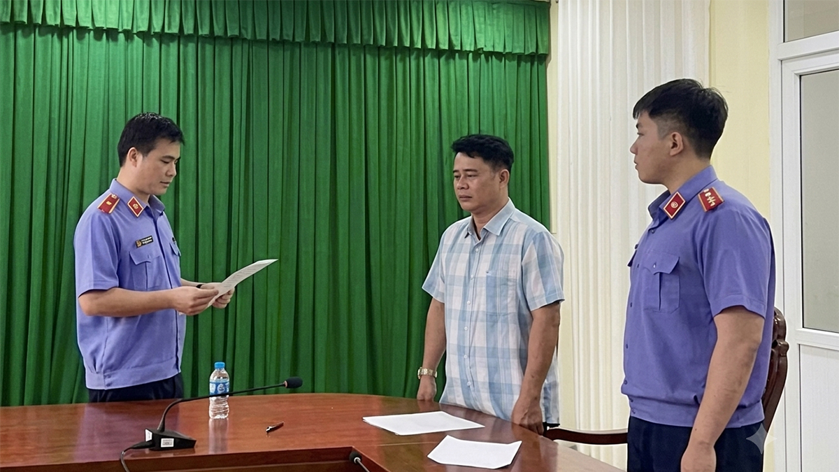 Vì sao 6 kiểm sát, công an không khởi tố tài xế tông chết nữ sinh ở Vĩnh Long?