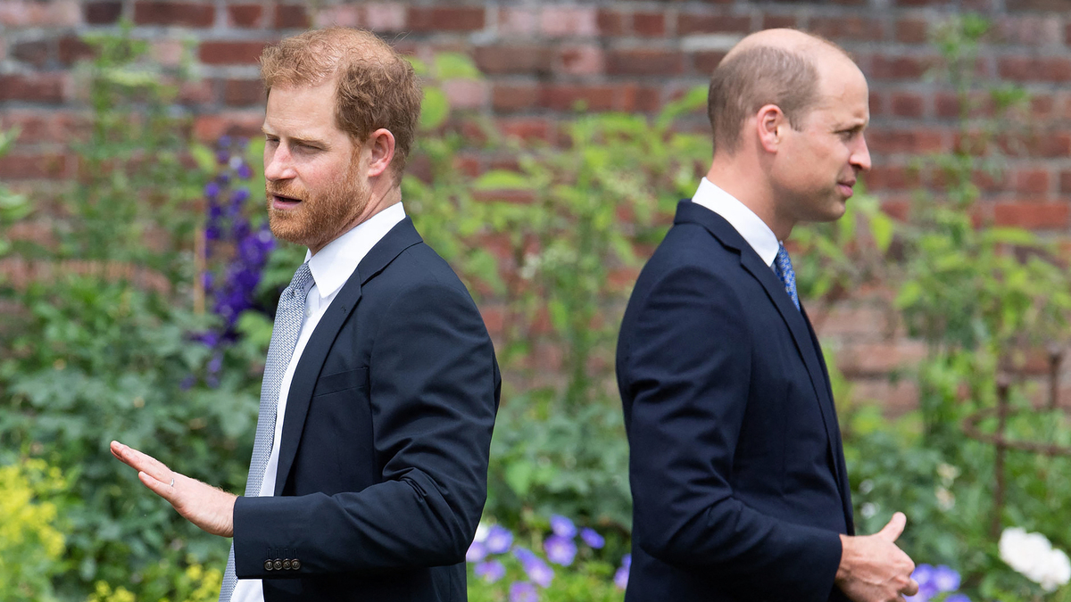 Mối quan hệ Harry - William thành tâm điểm chú ý khi Harry sắp về Anh