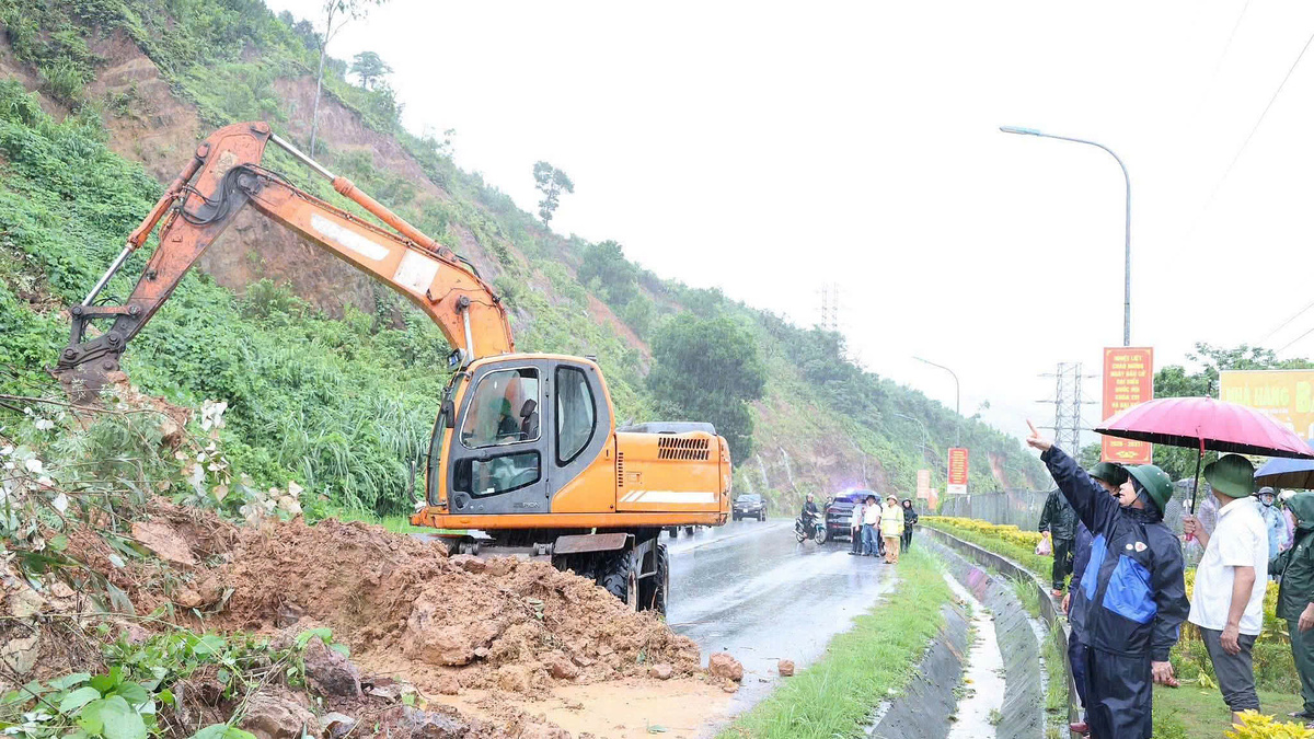 Mưa lớn gây sạt lở, ngập nhiều nơi ở Quảng Ninh